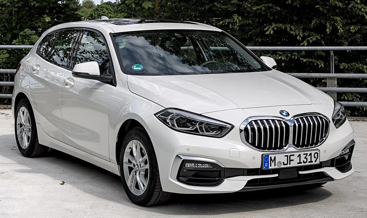 BMW Serie 1 de cinco puertas, foto de referencia de la generación F40