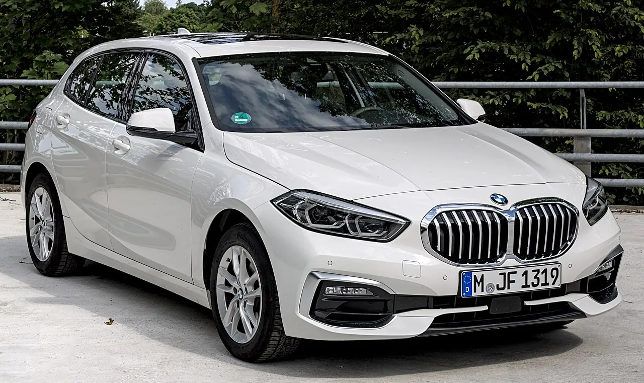 BMW Serie 1 de cinco puertas, foto de referencia de la generación F40